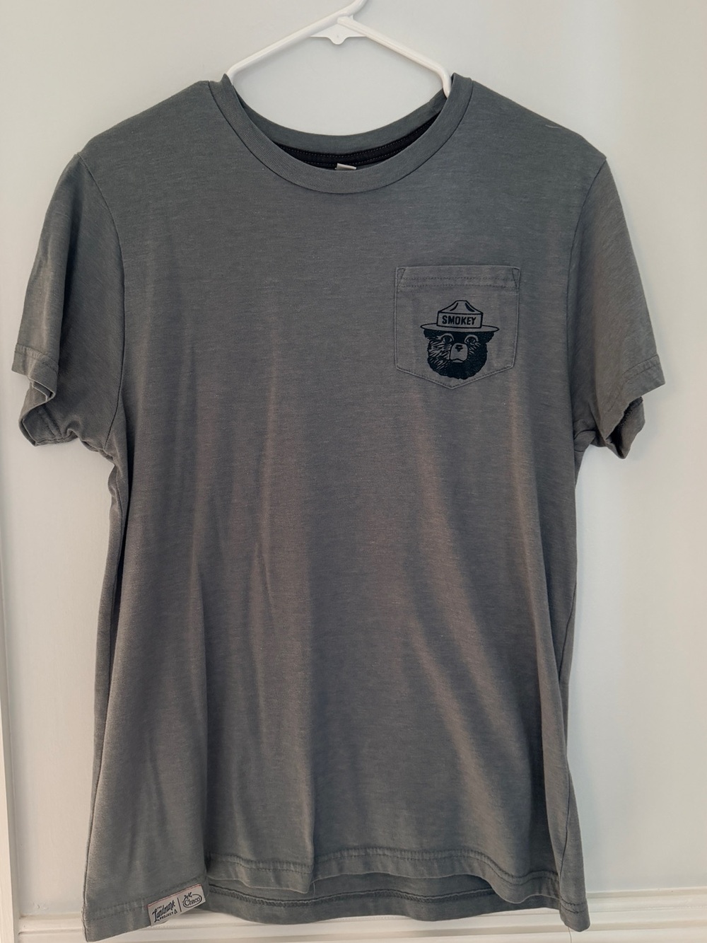 Smokey the Bear Pocket Graphic women's T-Shirt - Gray VERY SOFT medium Chaco
